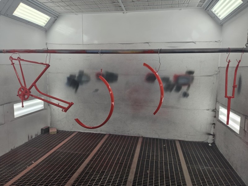 Peinture de carrosserie agricole près de Le Neubourg : un savoir-faire unique pour vos machines