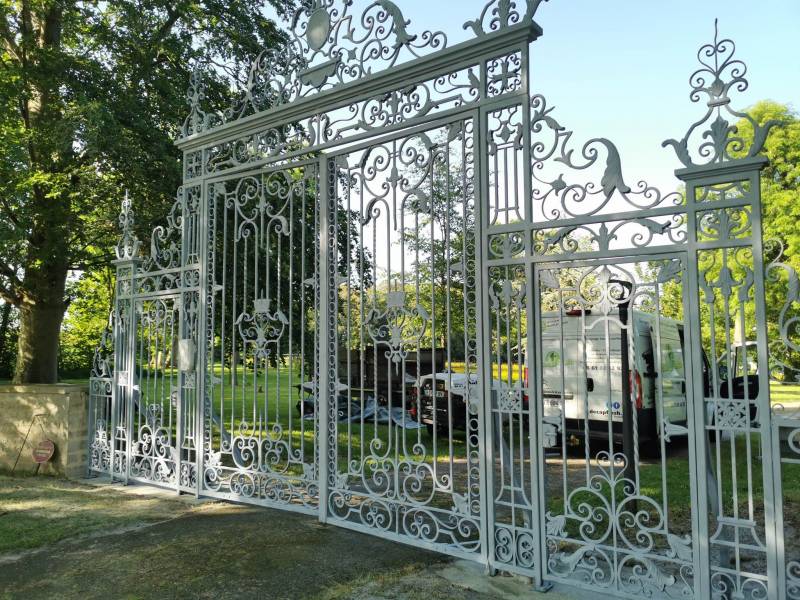 Décapé et application d'un apprêt anti rouille