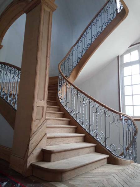 Décapage boiseries et escalier dans un Château proche de Rouen
