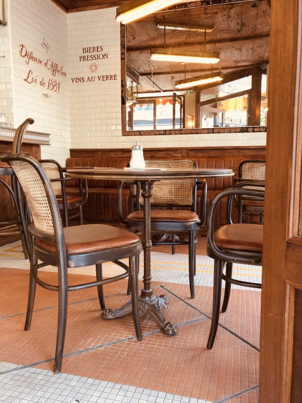 Restauration de pied de table en fonte pour différents restaurants en Normandie