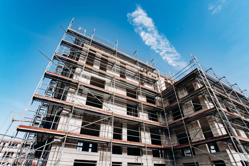 Location d'échafaudage pour une construction d'immeuble près de Versailles