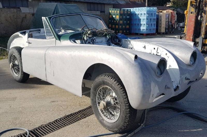 Décapage par aérogommage d'une carrosserie de Jaguard Le Neubourg