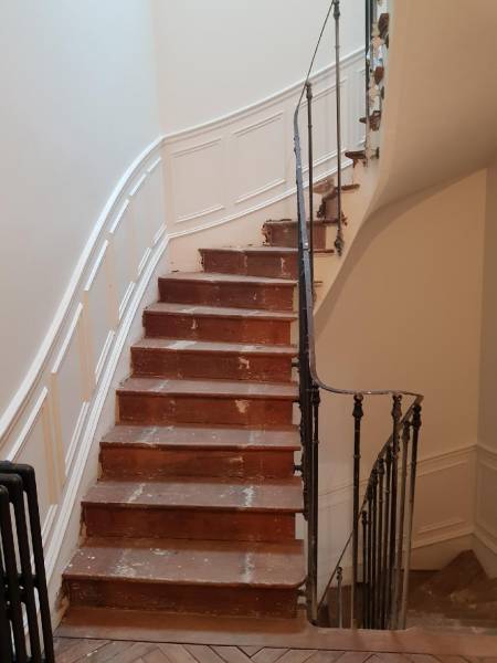 Décapage par aérogommage d'un escalier en bois à Rouen  Normandie