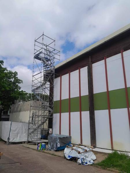 Echafaudage étroit grande hauteur 