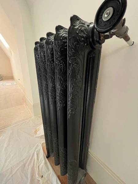 Décapage et peinture de vieux radiateurs avec motifs proche Le Neubourg