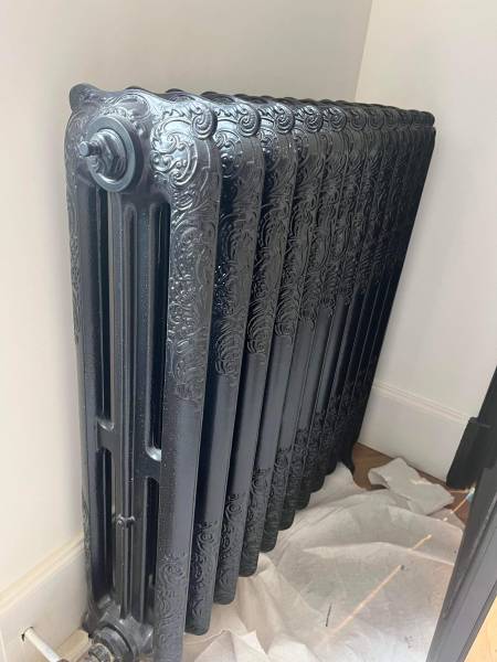 Restauration de vieux radiateurs en fonte dans l'Eure