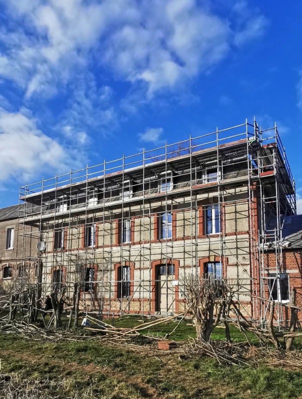 Entreprise de location d'échafaudage pour travaux sur une toiture de maison à Calleville proche Brionne