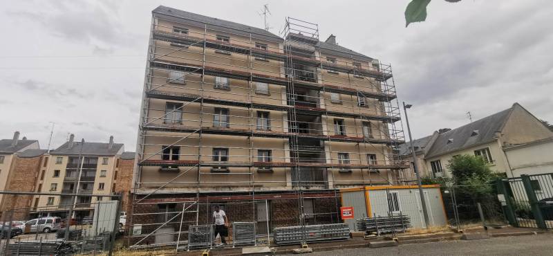 Louer un grand échafaudage pour une copropriété à Evreux