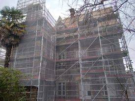 échafaudage façade brique