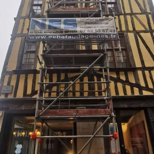 échafaudage pour des travaux de maçonnerie