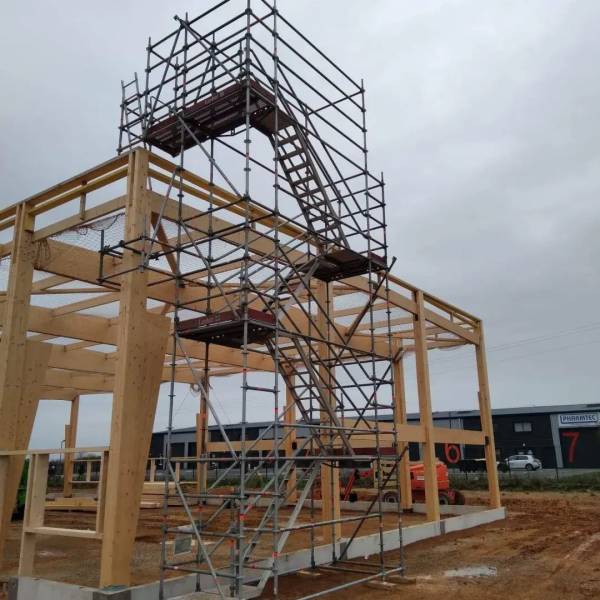Tour d'accès proche de Bernais